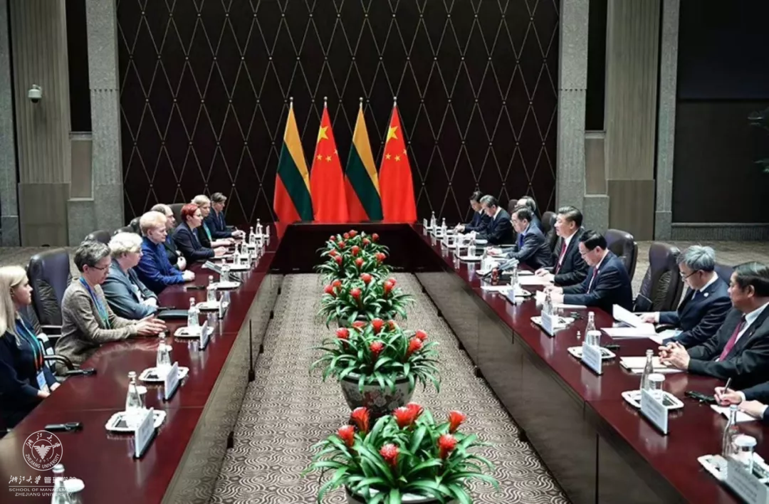 2018年11月5日,习主席在上海会见立陶宛总统格里包斯凯特。 新华社.png